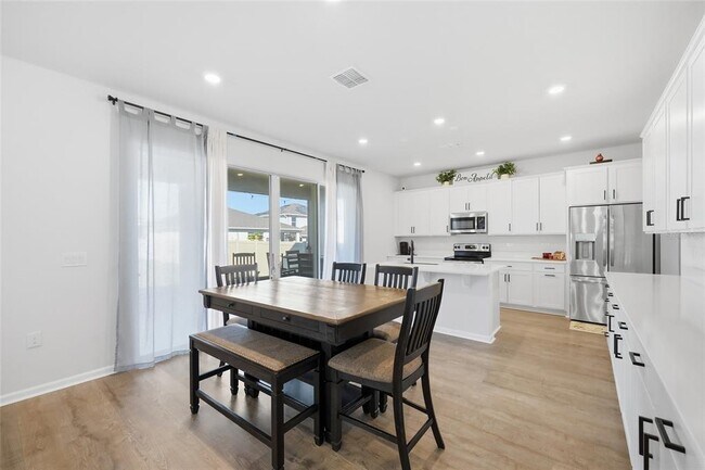 Building Photo - 1123 Sugarwood St