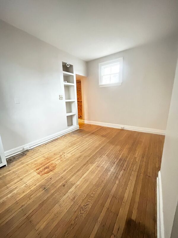 Building Photo - 24 E Mt Vernon Pl