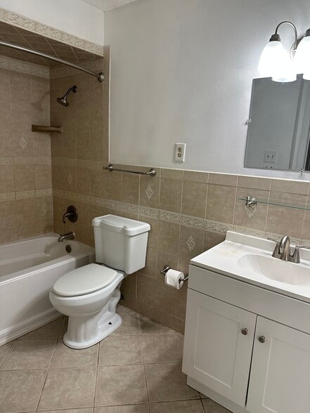 Building Photo - 5653 Encino Cv