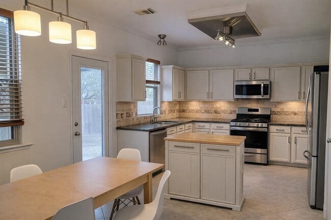 Building Photo - 4516 Moose Dr