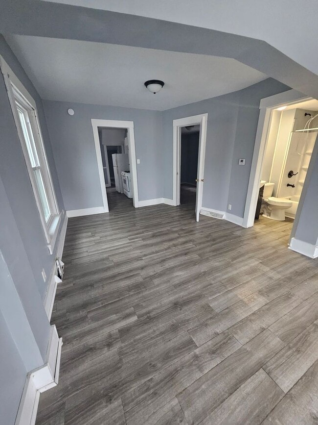 Building Photo - Lower three bedroom unit on Upper East Side