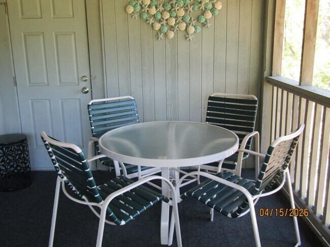 Building Photo - 1221 Lake Dr