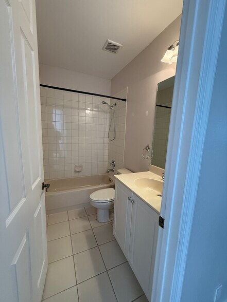 Building Photo - 7407 Briella Dr