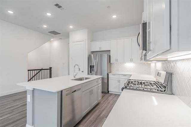 Building Photo - 4201 Shavano Dr