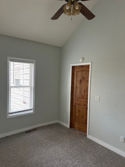 Building Photo - 2115 6th Ave N