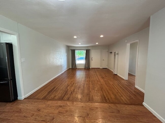 Building Photo - Charming 4 Bedroom, 2 Bath Home in Novato ...