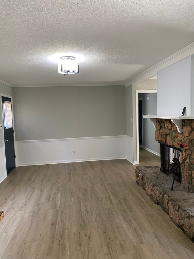 Building Photo - Park like setting in the city