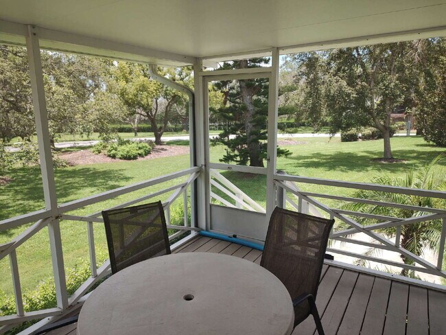 Building Photo - 997 Spinnaker Ct