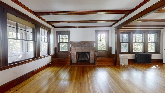Building Photo - 113 Cushing Ave