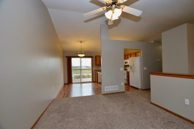 Building Photo - Lovely Altoona Split-Foyer