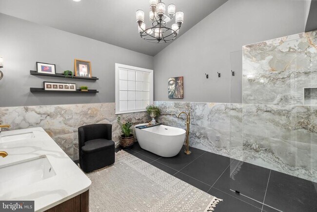 Building Photo - 4914 John Ticer Dr