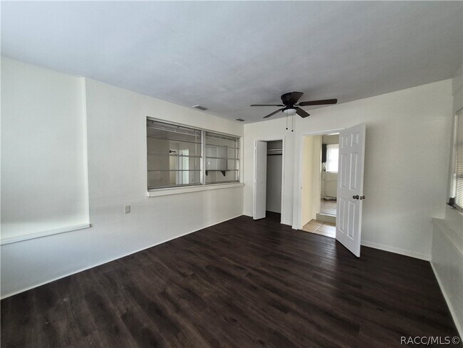 Building Photo - 11 S Barbour St