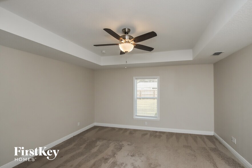 Building Photo - 249 Bordeaux Ave NE