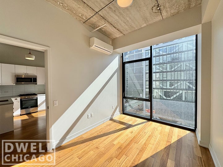 Building Photo - 640 N La Salle Dr