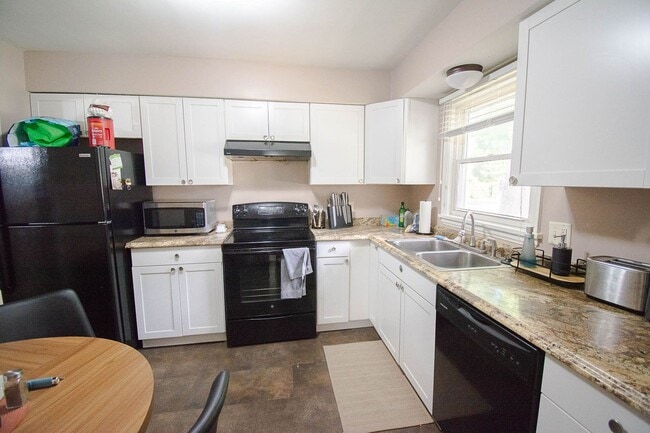 Building Photo - Charming 1-Bed Home With Patio + Garage Minutes From Downtown