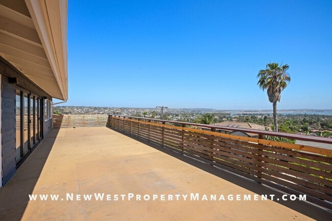 Building Photo - Exquisite Pacific Beach 4 bedroom located on a quiet cul-de-sac in the coveted Floral Terrace com...
