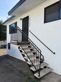 Building Photo - 2122 E 11th St