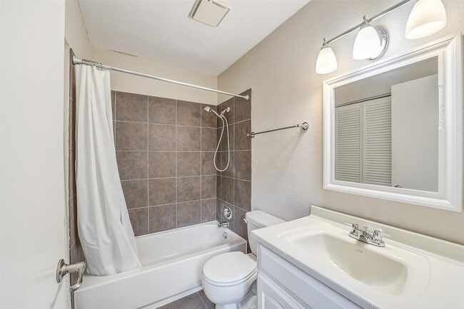 Building Photo - 12980 Greenway Chase Ct