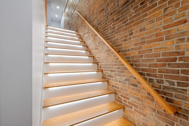 Building Photo - 277 W 5th St