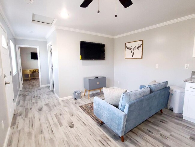 Building Photo - Great Furnished ADU--2 bed, 1 bath