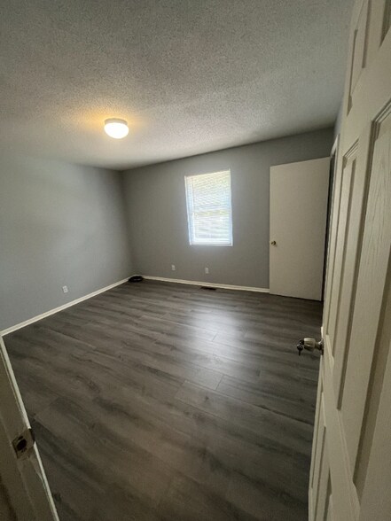 Building Photo - 147 Woodland Dr