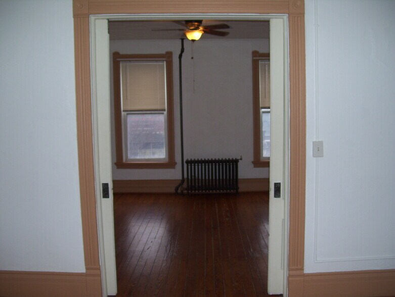 Building Photo - 914 N Salina St