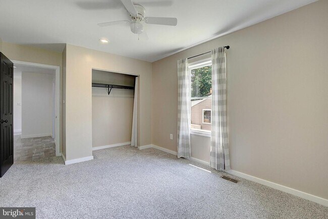 Building Photo - 5645 Battee Dr
