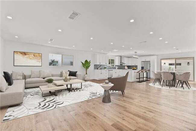 Building Photo - 7419 Gloria Ave