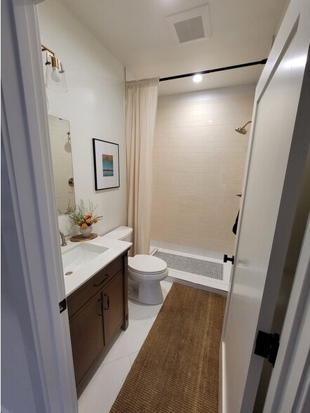 Building Photo - 3649 Cazador St