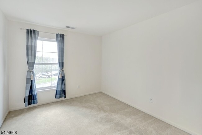 Building Photo - 18 Mountain View Dr