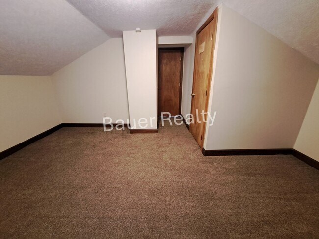 Building Photo - lh4