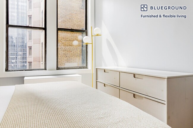 Building Photo - 161 W 54th St