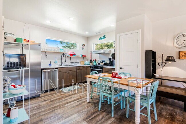 Building Photo - 5750 E Jeremy Ln