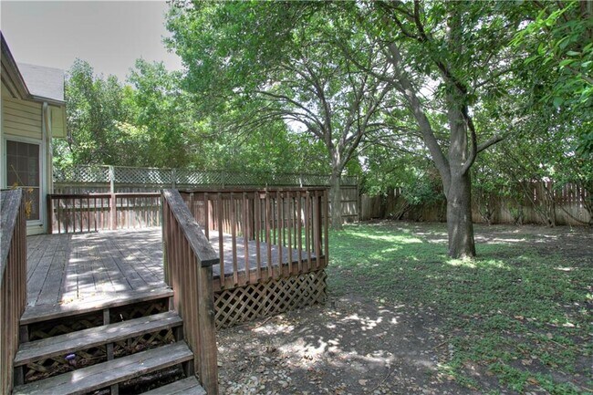 Building Photo - 1905 Kinney Ave