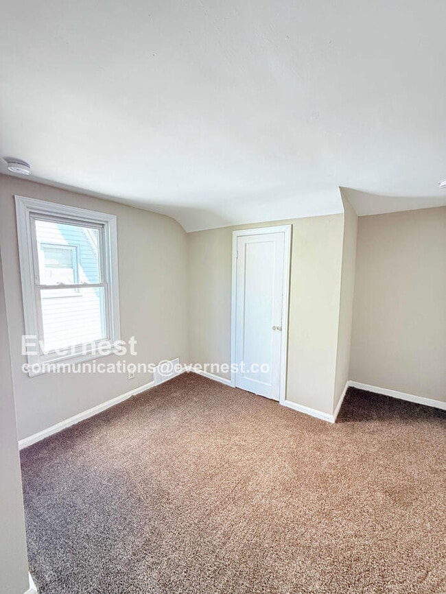 Building Photo - 3 Bed/1 Bath Home / Pet-Friendly / Available Now!