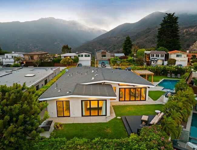 Building Photo - 18320 Clifftop Way