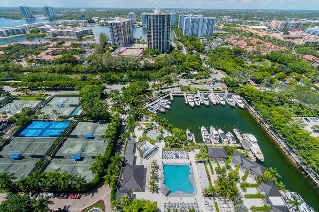Building Photo - 7000 Island Blvd