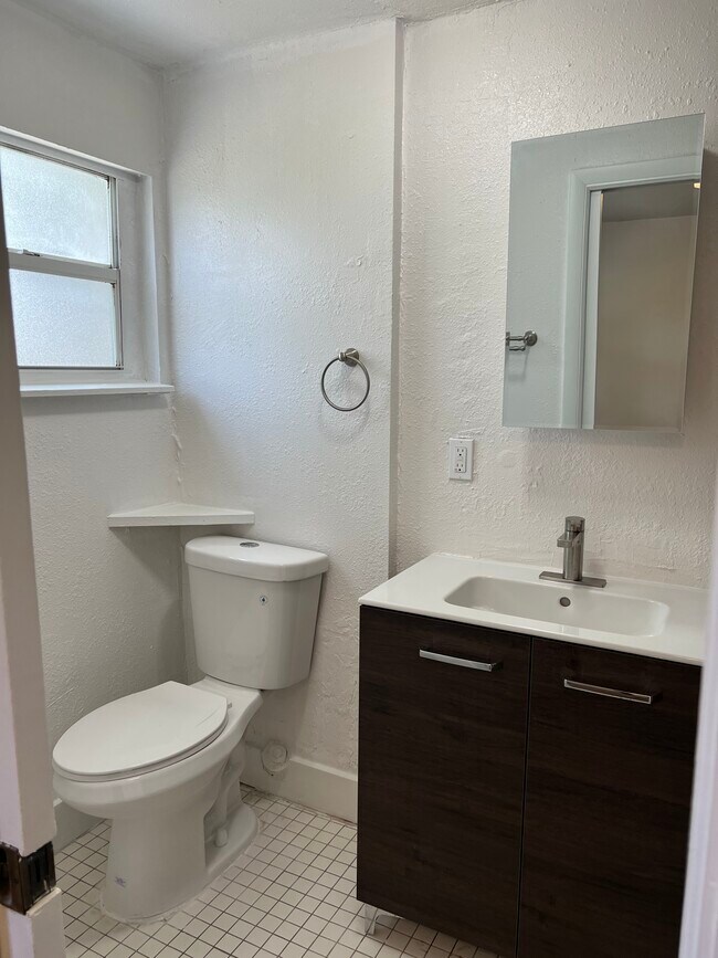 Building Photo - Hollywood Multifamily