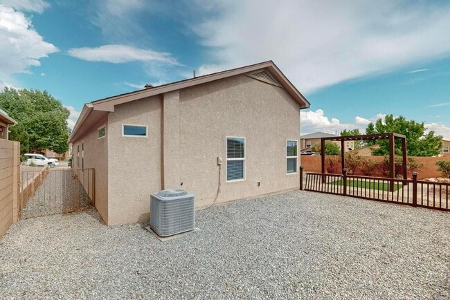 Building Photo - 1131 Desert Sunflower Dr NE