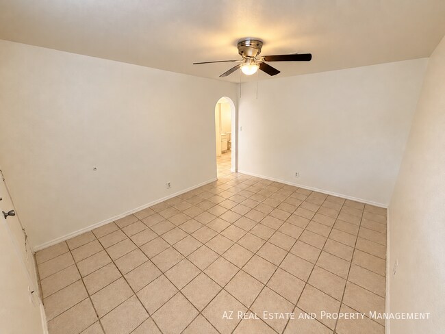 Building Photo - 10648 N 15th Ave