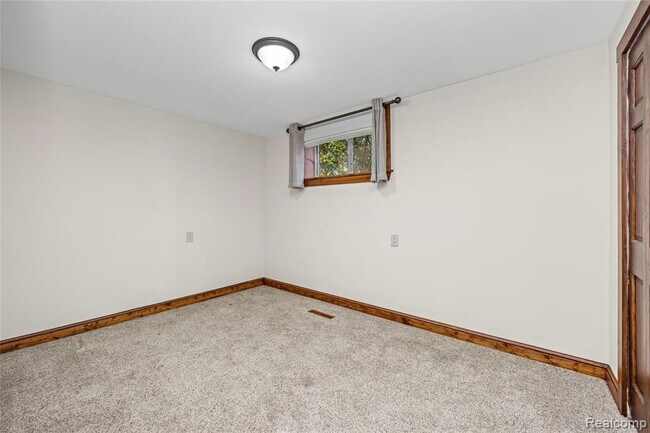 Building Photo - 9510 Beechcrest St