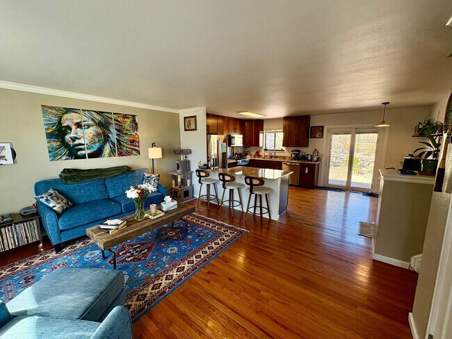 Building Photo - Stunning Morrison 3 bed/2 bath Corner Lot