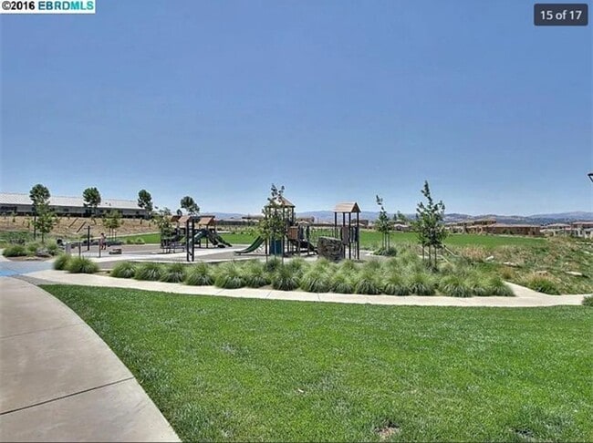 Building Photo - $3,690 - GORGEOUS 3 BEDROOM HOME IN EAST D...