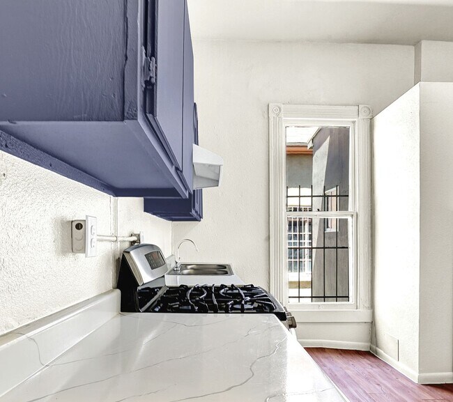 Building Photo - Central 1 Bedroom 1 Bath