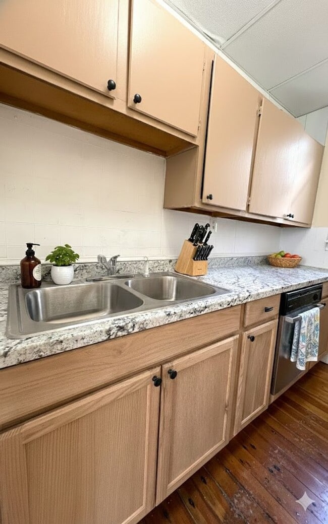 Building Photo - 21-27 Clare St, Lowell