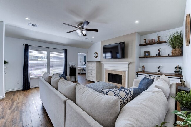 Building Photo - 1423 Sand Lake Ln