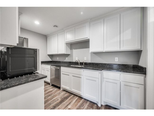 Building Photo - Rare 3 bed 4 bath no upgrade left out! 2 f...