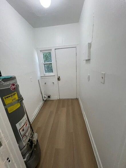 Building Photo - 2229 Vineyard Ave