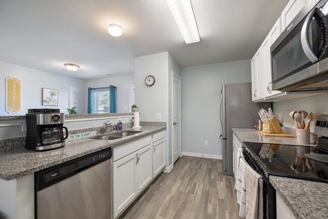 Building Photo - 196 Goldenrod