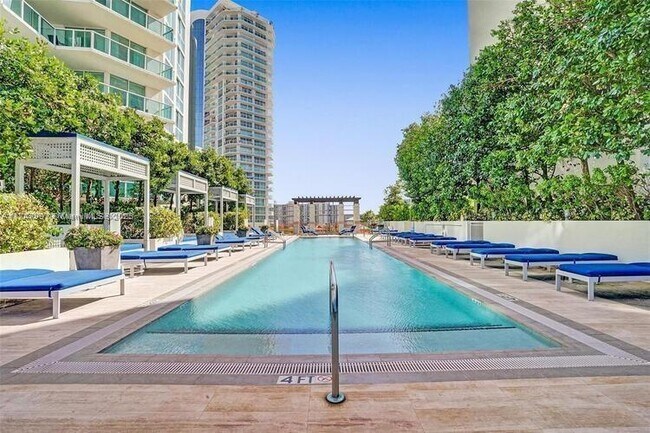 Building Photo - 250 Sunny Isles Blvd
